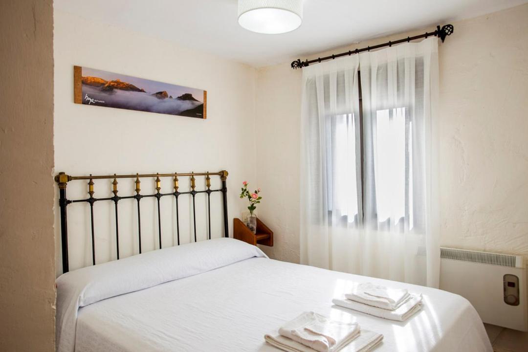 Apartamentos Casa Samper Santa Eulalia de Gállego Rom bilde