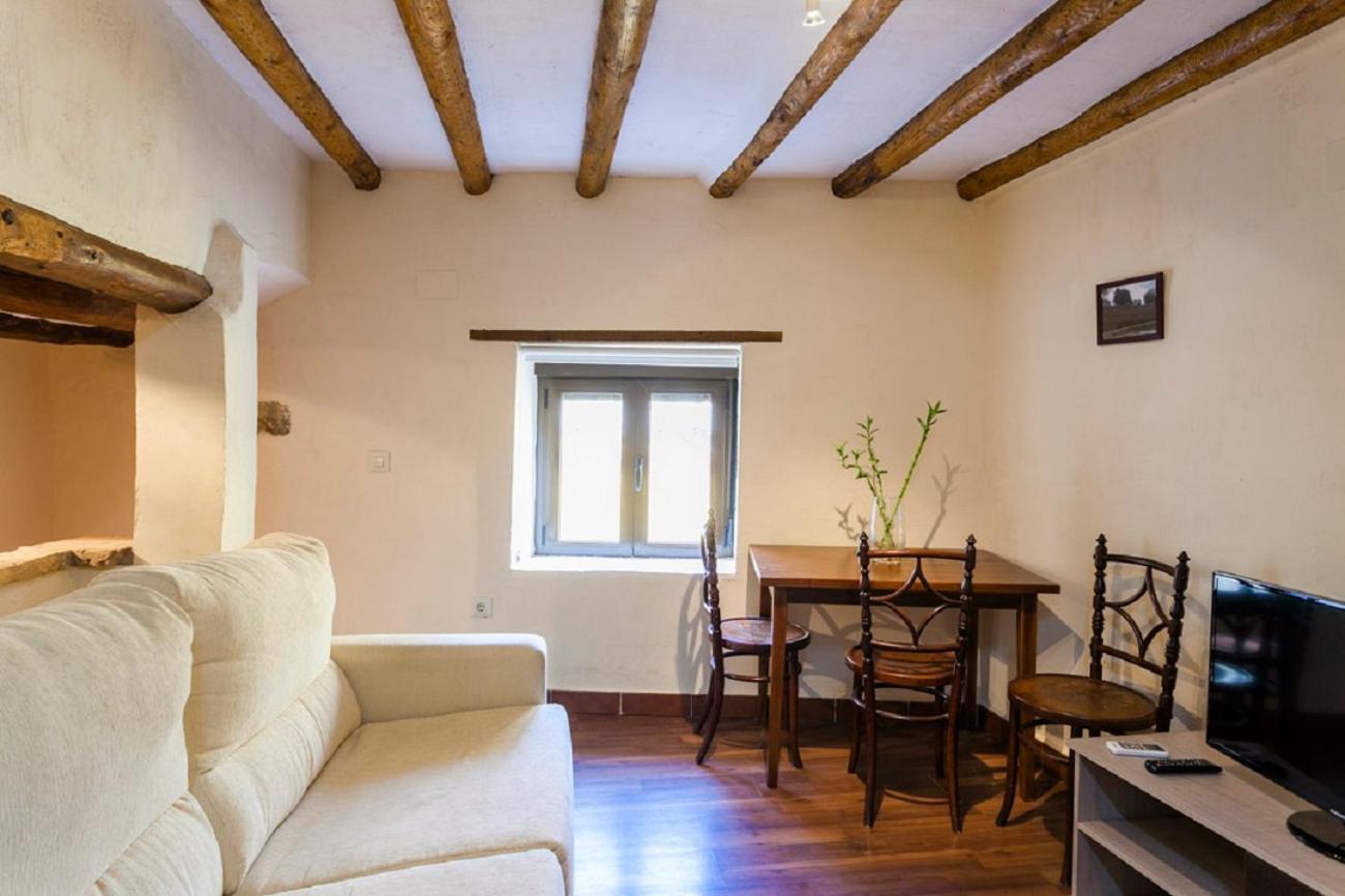 Apartamentos Casa Samper Santa Eulalia de Gállego Rom bilde