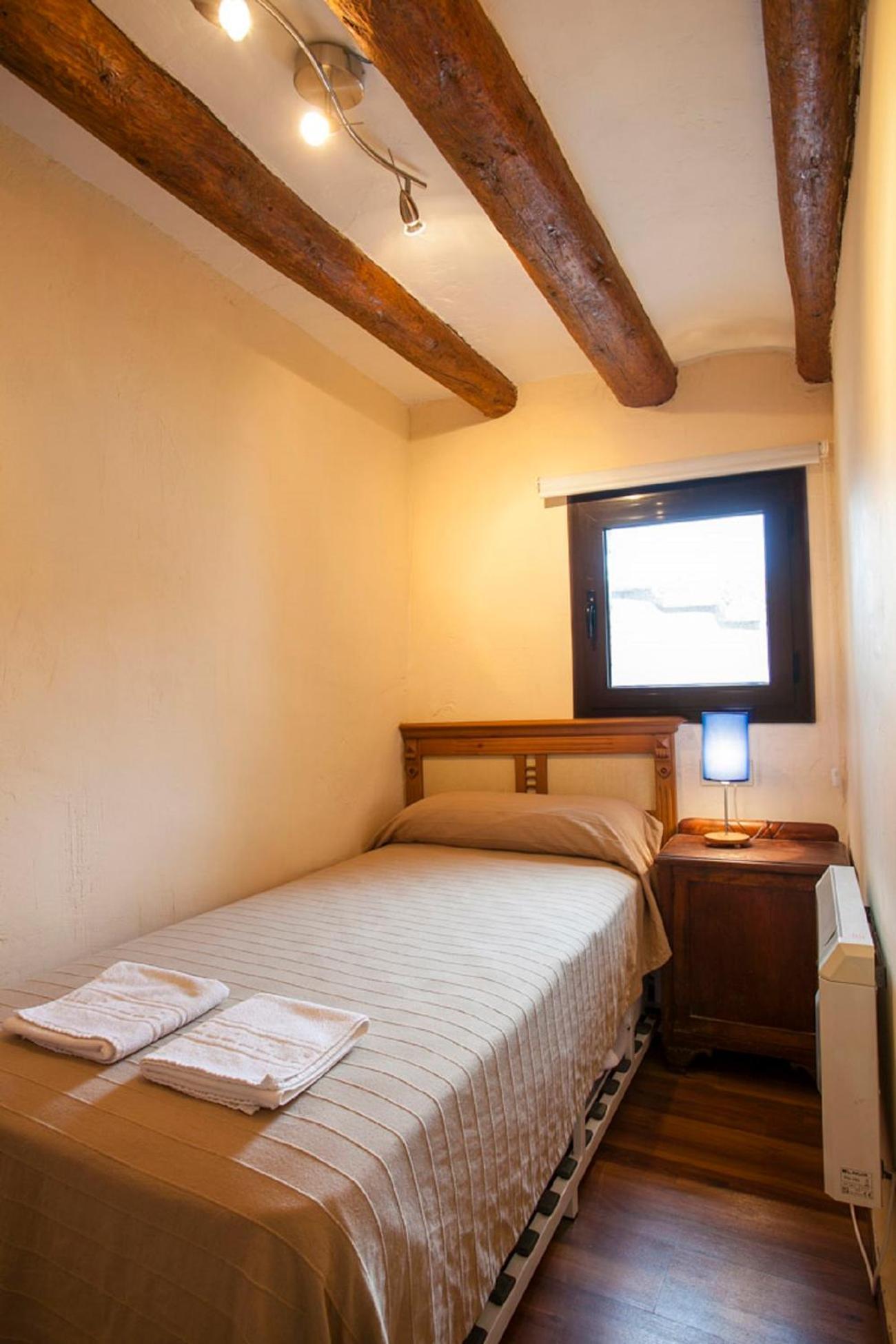 Apartamentos Casa Samper Santa Eulalia de Gállego Rom bilde